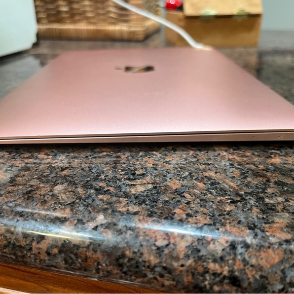 MacBook - Picture 4 of 8